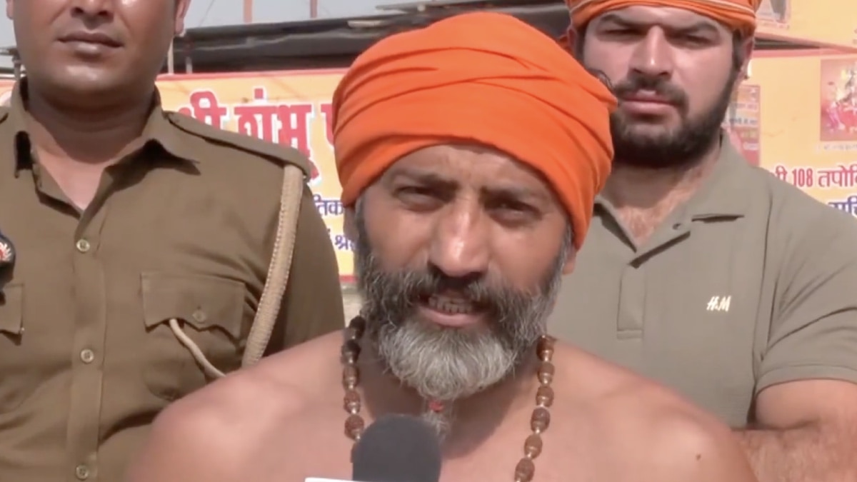 Maha Kumbh 2025: चक्रीदंड, फुटबॉल पर हैंडस्टैंड.., महाकुंभ में छाए पहलवान बाबा, फिटनेस ने किया हैरान