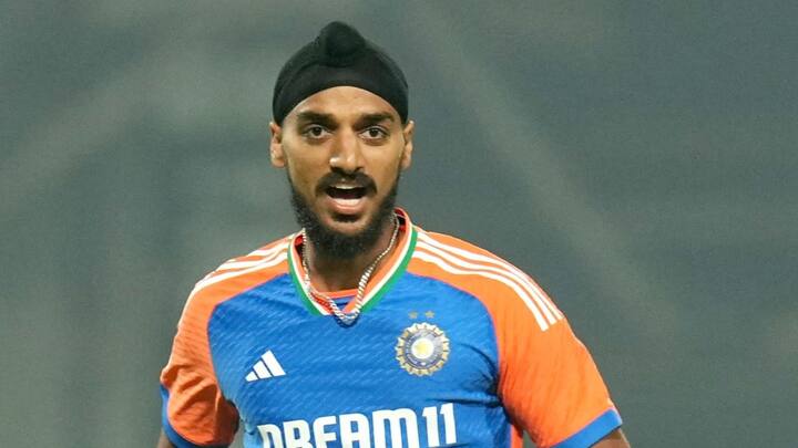 এই দুই উইকেটের সুবাদেই ইতিহাস গড়ে ফেলেন অর্শদীপ।