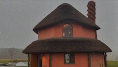 Mom-To-Be Amy Jackson Enjoys ‘Skinny Dipping’ While Flaunting Baby Bump, See Pics