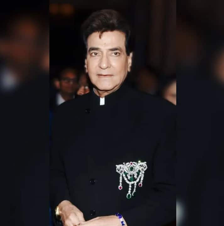 जितेंद्र भी बॉलीवुड के सुपरस्टार रहे हैं. दिग्गज अभिनेता की एक्टिंग के लोग दीवाने थे. जितेंद्र ने अपने करियर में 69 हिट फिल्में दी हैं.