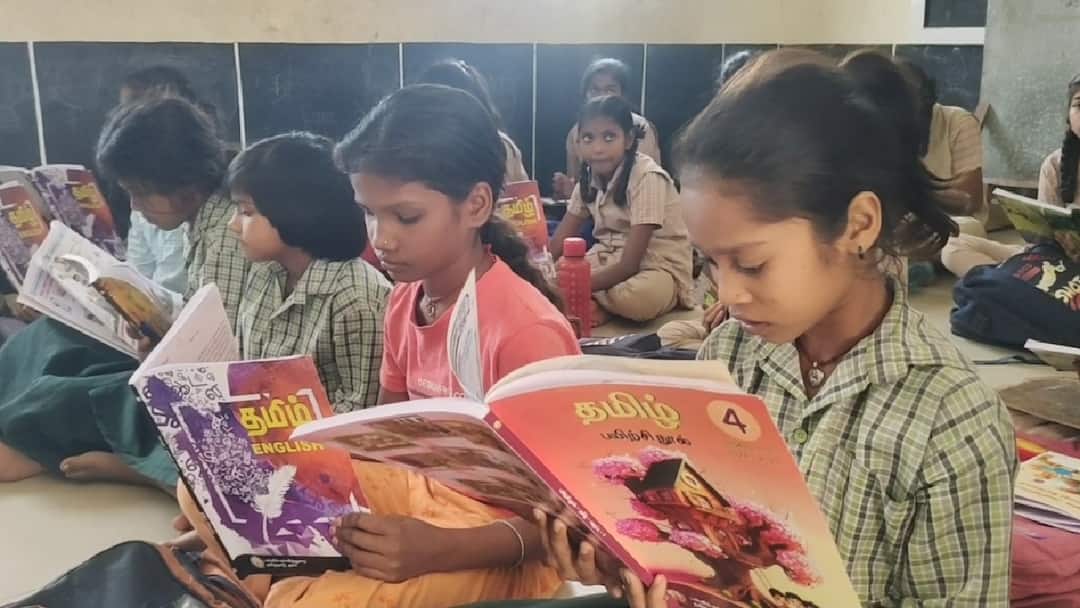 அரசுப்பள்ளியில் ஆர்வத்துடன் தமிழ் மொழி கற்கும் வடமாநில குழந்தைகள் - எங்கு தெரியுமா? Tirupur news North state children learning Tamil language with enthusiasm in government school tnn அரசுப்பள்ளியில் ஆர்வத்துடன் தமிழ் மொழி கற்கும் வடமாநில குழந்தைகள் - எங்கு தெரியுமா?