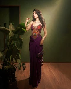 ‘लव्हयापा’ चित्रपट प्रमोशन दरम्यान खुशी कपूरने शेअर केला हॉट लूक; पाहा फोटो!