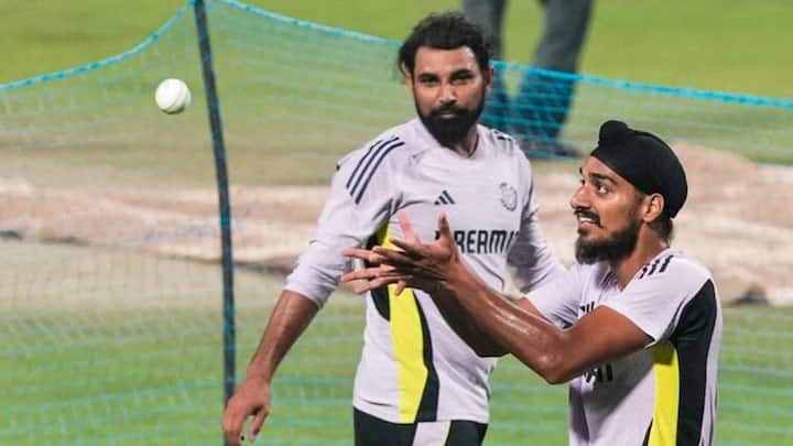 ইডেনে মহম্মদ শামি সুযোগ পাননি। একমাত্র বিশেষজ্ঞ ফাস্ট বোলার হিসাবে অর্শদীপের ওপর বাড়তি দায়িত্ব ছিল।