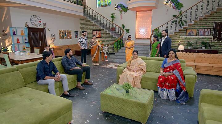 మళ్లీ ఇంట్లో గొడవ ప్రారంభిస్తారు ధాన్యలక్ష్మి, రుద్రాణి. సుభాష్ కూడా నిలదీయడంతో సారీ మావయ్యగారు నేను చెప్పలేను అనేస్తుంది కావ్య.