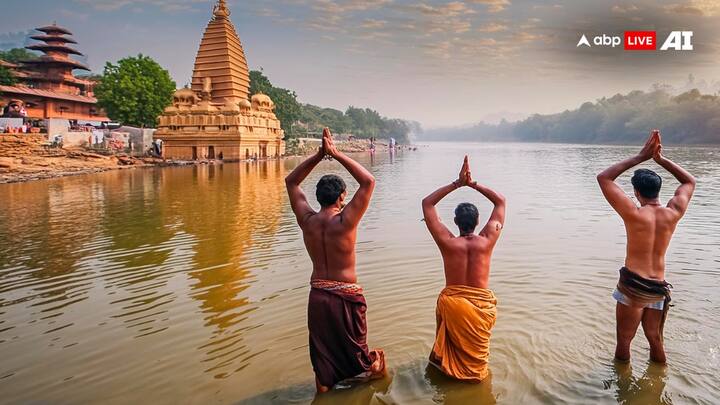 महाकुंभ का धार्मिक आयोजन चल रहा है और इस दौरान देश-दुनिया से आए श्रद्धालु पवित्र त्रिवेणी संगम पर आस्था की डुबकी लगा रहे हैं. प्रयागराज के त्रिवेणी संगम पर गंगा, यमुना और सरस्वती तीनों नदियां मिलती हैं.