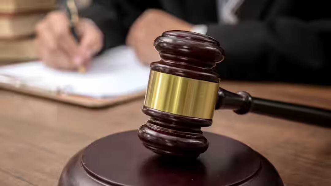 जम्मू कश्मीर कोर्ट का नायाब फैसला, नशे के 2 आरोपियों को सुनाई सामुदायिक सेवा की सजा Jammu Kashmir court Unique decision two drug accused sentenced to community service ann जम्मू कश्मीर कोर्ट का नायाब फैसला, नशे के 2 आरोपियों को सुनाई सामुदायिक सेवा की सजा