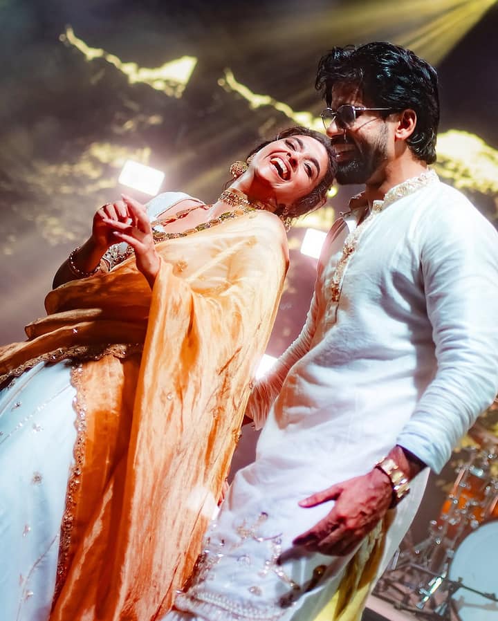 அப்படி கீர்த்தி சுரேஷிற்கும் அது கனவாக இருந்த நிலையில் எப்படியோ சிறுத்தை சிவா மூலமாக ரஜினியுடன் இணைந்து நடிக்க வேண்டும் என்ற கனவு நிறைவேறியது. விக்ரம், சிவகார்த்திகேயன், தனுஷ் ஆகியோருடன் இணைந்து நடித்துள்ளார்.