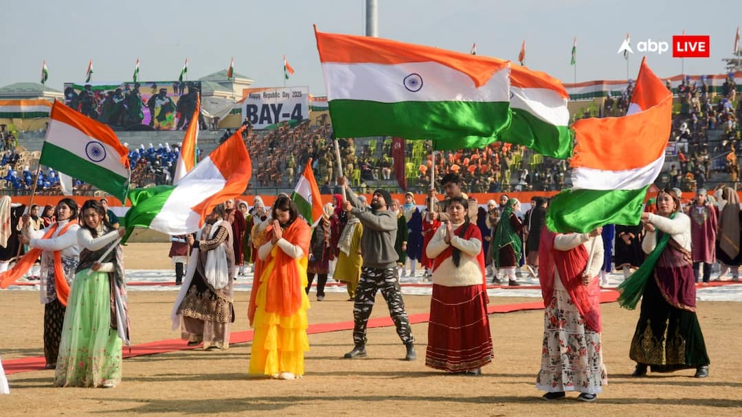 Republic Day: श्रीनगर में गणतंत्र दिवस की फुल ड्रेस रिहर्सल, जवानों और बच्चों ने दिखाया दम Republic Day 2025 Full Dress Rehearsal in Srinagar jawans showed strength ANN Republic Day: श्रीनगर में गणतंत्र दिवस की फुल ड्रेस रिहर्सल, जवानों और बच्चों ने दिखाया दम