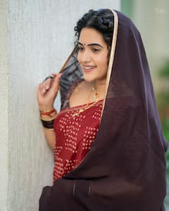 Sravanthi Chokarapu : స్రవంతి చోకరపు బ్యూటీఫుల్ లుక్​.. పరదా సినిమా కోసం హాఫ్​ శారీలో అందంగా ముస్తాబైందిగా