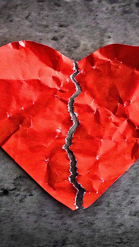 এই রাশির সঙ্গে প্রেম করলেই বিপদ, ভাঙে হৃদয়-বিশ্বাস!