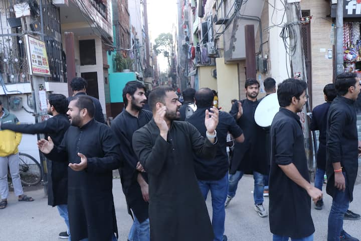 आयोजन में 150 से अधिक लोगों ने भाग लिया. नुक्कड़ नाटक में वोट की शक्ति और सही फैसला लेने के महत्व पर जोर दिया गया.