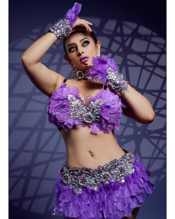 હાલમાં જ તેની કેટલીક તસવીરો સોશિયલ મીડિયા પર વાયરલ થઈ રહી છે. આ તસવીરો પર ફેન્સ ખુબ કોમેન્ટ કરી રહ્યા છે.