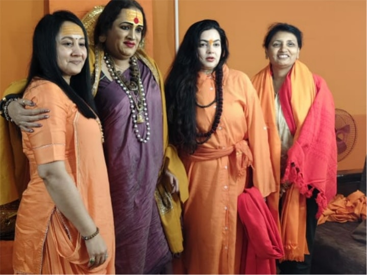 Maha kumbh 2025 Bollywood Actress Mamta Kulkarni became saints Kinnar Akhada Prayagraj view Photos ann | भगवा ड्रेस, रुद्राक्ष पहन महाकुंभ पहुंचीं ममता कुलकर्णी, संन्यास लेकर किन्नर ...