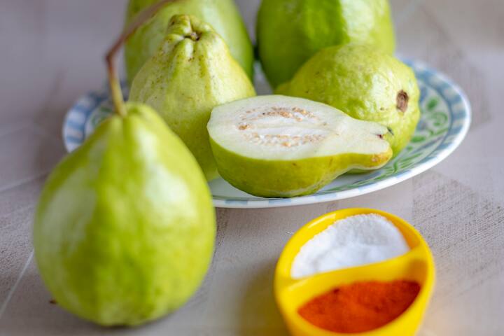 याशिवाय पेरूचा कमी ग्लायसेमिक इंडेक्स तुमची एनर्जी लेव्हल स्थिर ठेवतो.