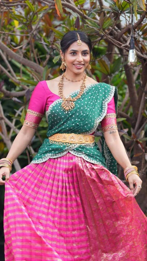 ఫంక్షన్స్ కి ఇలా సింపుల్ గా రెడీ అయితే అందంగా ఉంటారు సప్తమిలా!