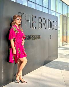 कैंसर से जंग के बीच पिंक कलर की शॉर्ट ड्रेस में इठलाती दिखीं हिना खान, एक्ट्रेस की तस्वीरों पर दिल हार रहे फैंस