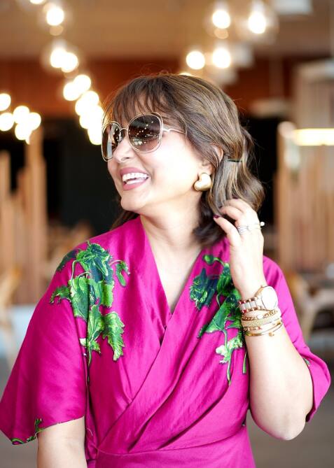 हिना खान की लेटेस्ट तस्वीरें इसका सबूत हैं. एक्ट्रेस इस फोटो में खुलकर स्माइल करती नजर आ रही हैं.