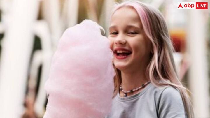 हालांकि, उत्पादों में इसका उपयोग स्वास्थ्य जोखिमों से भरा है. अध्ययनों से संकेत मिलता है कि रोडामाइन बी डीएनए को नुकसान पहुंचा सकता है, जिससे उत्परिवर्तन हो सकता है और संभावित रूप से कैंसर की वृद्धि हो सकती है. पशु अनुसंधान ने डाई के लंबे समय तक संपर्क के बाद यकृत और मूत्राशय जैसे अंगों में ट्यूमर भी हो सकता है.