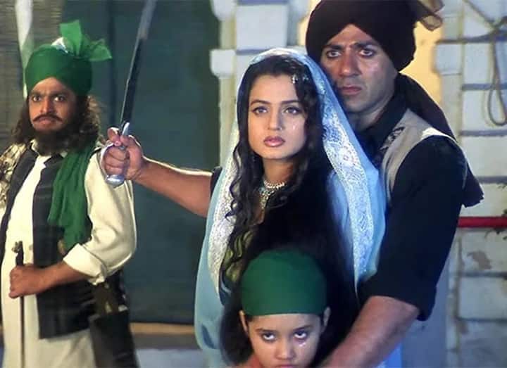 गदर: एक प्रेम कथा - सनी देओल की फिल्म ‘गदर: एक प्रेम कथा’ का डायलॉग ‘हमारा हिंदुस्तान जिंदाबाद था, जिंदाबाद है, और जिंदाबाद रहेगा’ हर भारतीय का फेवरेट है.