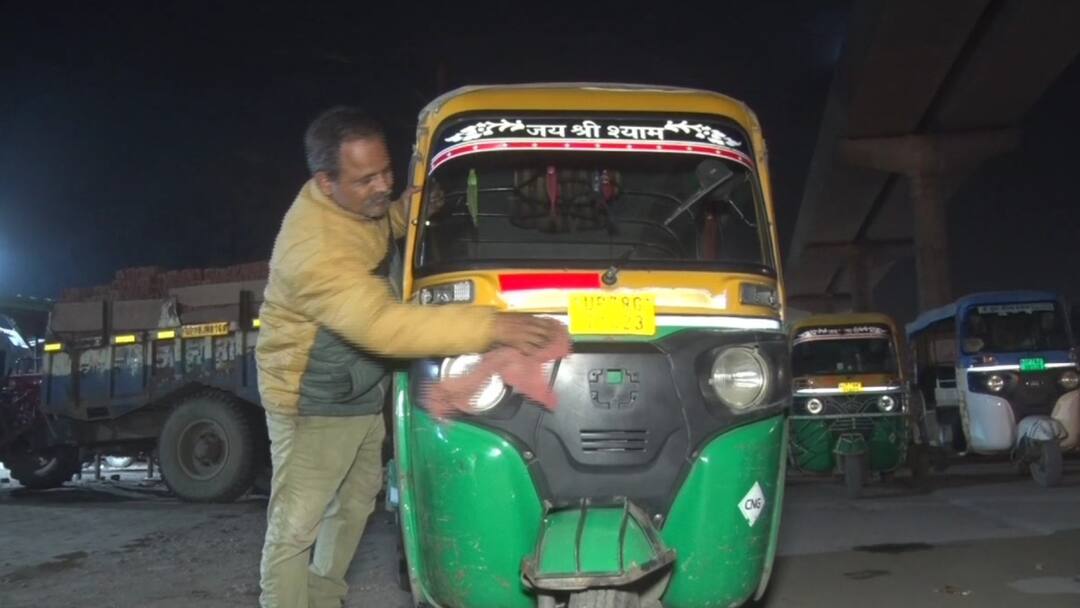 Auto driver wrote letter to Kanpur DM demanding euthanasia on 26 January ann कानपुर DM को ऑटो ड्राइवर ने पत्र लिखा, मांगी इच्छा मृत्यु, कहा- पुलिस के व्यवहार से परेशान हूं