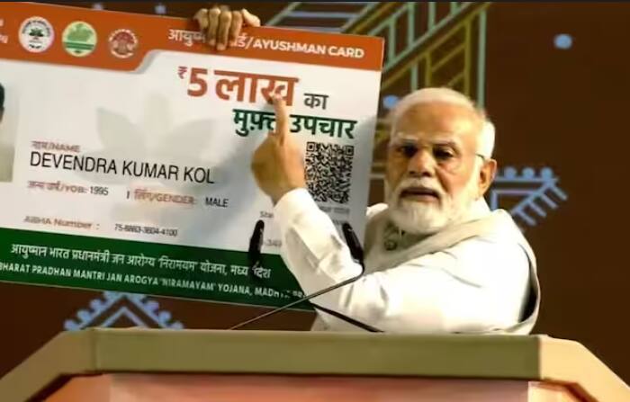 ਸਰਕਾਰ ਦੀ ਆਯੁਸ਼ਮਾਨ ਭਾਰਤ ਯੋਜਨਾ ਦੇ ਤਹਿਤ ਲਾਭਪਾਤਰੀਆਂ ਨੂੰ 5 ਲੱਖ ਰੁਪਏ ਤੱਕ ਦਾ ਮੁਫ਼ਤ ਇਲਾਜ ਮਿਲਦਾ ਹੈ। ਆਯੁਸ਼ਮਾਨ ਯੋਜਨਾ ਵਿੱਚ ਸੂਚੀਬੱਧ ਕਿਸੇ ਵੀ ਸਰਕਾਰੀ ਅਤੇ ਨਿੱਜੀ ਹਸਪਤਾਲ ਵਿੱਚ ਆਯੁਸ਼ਮਾਨ ਕਾਰਡ ਦਿਖਾ ਕੇ ਕੈਸ਼ਲੈਸ ਇਲਾਜ ਪ੍ਰਾਪਤ ਕੀਤਾ ਜਾ ਸਕਦਾ ਹੈ।