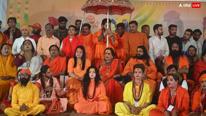 सनातन धर्म से जुड़े 13 प्रमुख अखाड़ों में एक किन्नर अखाड़ा भी है. किन्नर अखाड़े की शुरुआत 2015 उज्जैन में हुई थी. किन्नर समुदाय के भटके लोगों राह दिखाने और किन्नरों के अस्तित्व को जागृत करने के लिए किन्नर अखाड़ा गठित किया गया.