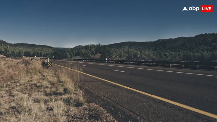 भारत समेत अधिकांश देशों में सरकार अपने नागरिकों की सुरक्षा के मुताबिक नियम बनाती है. जैसे सड़क पर दोपहिया वाहनों के चालक को हेलमेट पहना आवश्यक होता है.