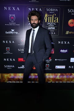 IIFA 2025 के प्री इवेंट में शाहरुख-कार्तिक ने मचाया धमाल, ब्लैक आउटफिट में डैपर लगे किंग खान तो शॉर्ट स्कर्ट में नोरा ने चुरा ली लाइमलाइट