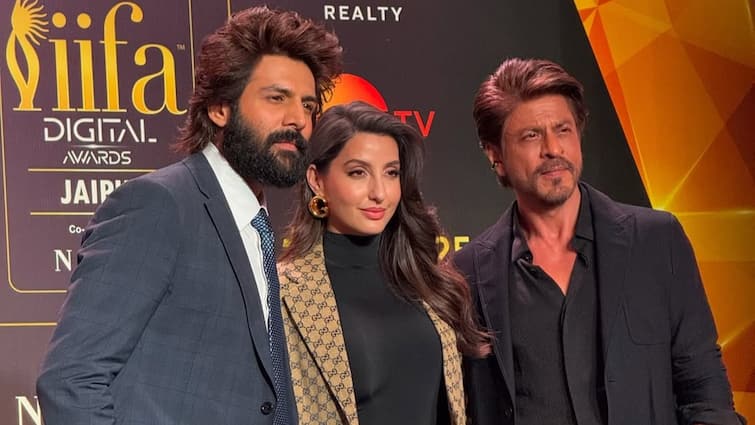 Shah Rukh Khan Teaches Kartik Aaryan Rajasthani Flair For Hosting IIFA Pre Event Watch Video