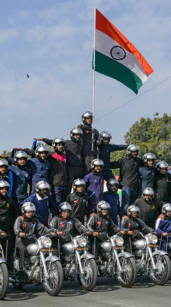 ભારતના બંધારણમાં કોને હિંદુ ગણવામાં આવ્યા છે?