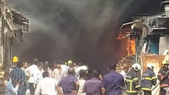 मालाडमध्ये अग्नितांडव! फर्निचर मार्केट जळून खाक, पोलिसांनी खडकपाडा परिसर खाली केला