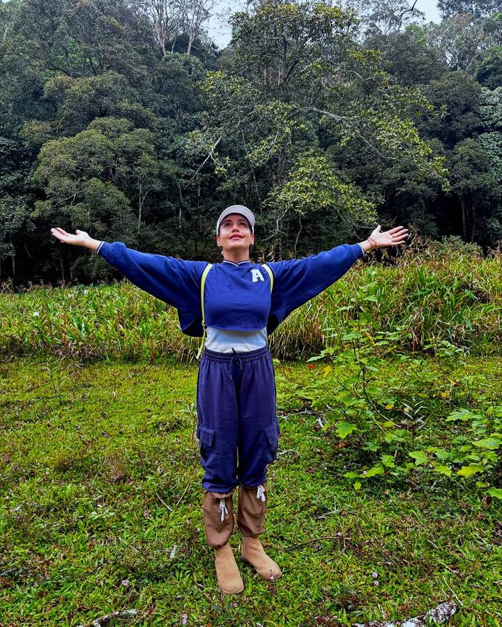 In her post, the 'Naagin' actress revealed that while on a morning trek through the lush forests of Periyar, she couldn’t resist recreating the famous ‘Dil Ke Taj Mahal Main’ dance step.