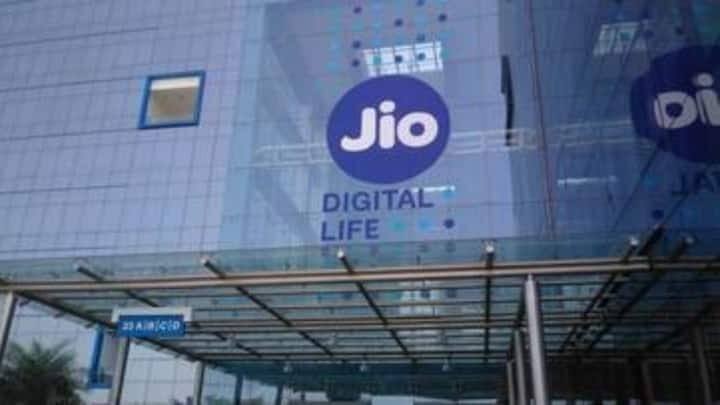 કંપનીના જણાવ્યા અનુસાર, JioSoundPay એ ગ્રાઉન્ડ બ્રેકિંગ ઇનોવેશન છે જે દરેક UPI પેમેન્ટ માટે અલગ-અલગ ભાષાઓમાં ઇન્સ્ટન્ટ અને ઑડિયો એલર્ટ મેસેજ આપશે.