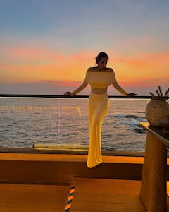 Malaika Arora Shines Bright In Yellow With A Mesmerising Sunset View; SEE PICS