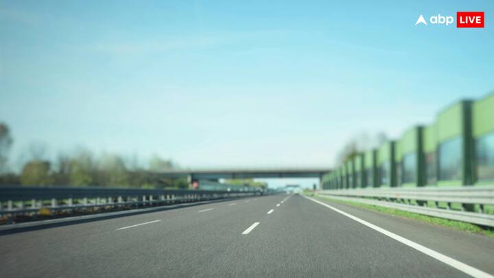 भारत में सड़क पर गाड़ियों को चलने को लेकर कई नियम बने हुए हैं. अगर कोई व्यक्ति इन नियमों का पालन नहीं करता है, तो उसके खिलाफ कड़ी कार्रवाई की जाती है.