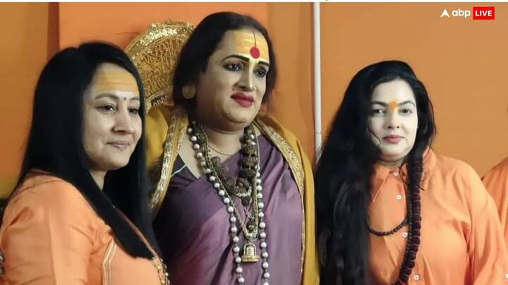 जानकारी के अनुसार ममता कुलकर्णी ने बताया कि वह किन्नर अखाड़ा के मध्यम मार्गी होने के कारण इसमें शामिल हुईं हैं.