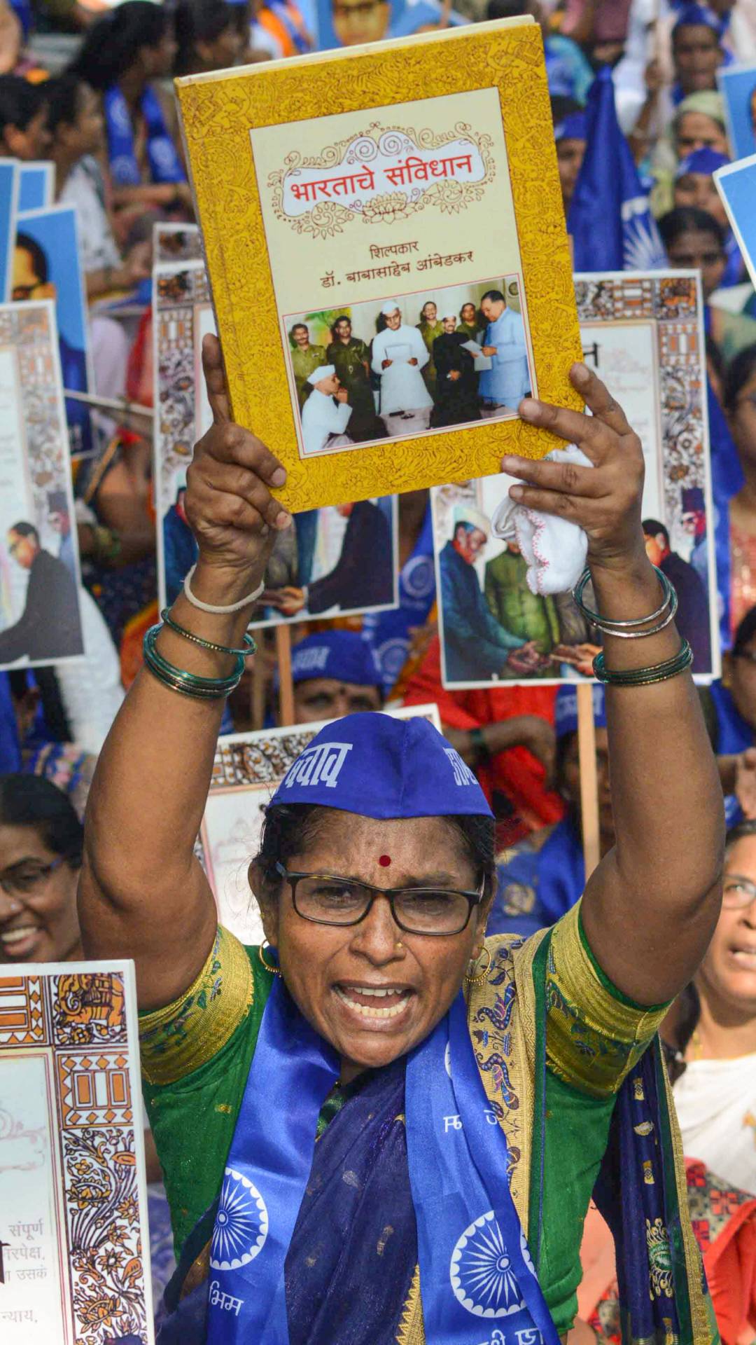 संविधान के लागू होने के साथ, भारत एक प्रभुत्व संपन्न गणराज्य बन गया