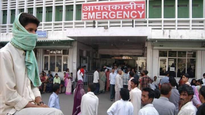 गर आप ऑनलाइन इस बारे में चेक नहीं कर पा रहे हैं. तो फिर आप अपने नजदीकी सरकारी अस्पताल या फिर कॉमन सर्विस सेंटर जाकर के भी जिन बीमारियों का इलाज योजना में शामिल नहीं है. उनके बारे में जानकारी हासिल कर सकते हैं.