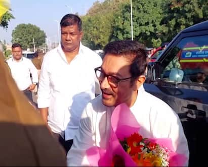 ધ્વજવંદન બાદ આમિર ખાને વિશ્વની સૌથી ઊંચી પ્રતિમા, સ્ટેચ્યુ ઓફ યુનિટીની મુલાકાત લીધી અને તેની ભવ્યતા નિહાળી હતી. સ્ટેચ્યુ ઓફ યુનિટી જોયા પછી આમિર ખાને મીડિયા સાથે વાતચીત કરી હતી.