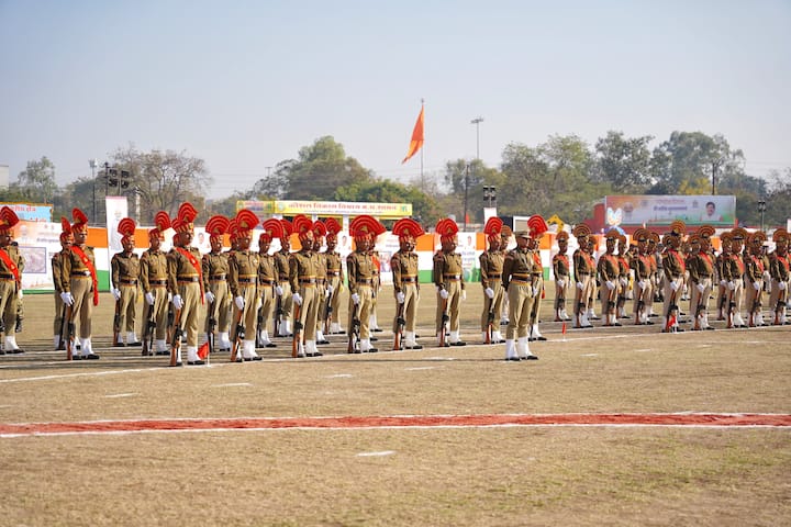 मध्य प्रदेश में 76वां गणतंत्र दिवस उत्साह और हर्षोल्लास के साथ मनाया गया. सभी जिलों में तिरंगा फहराने के बाद सांस्कृतिक कार्यक्रम आयोजित हुए.