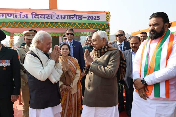 मौके पर सीएम नीतीश कुमार और डिप्टी सीएम सम्राट चौधरी मौजूद रहे. इसको लेकर गांधी मैदान में भव्य तैयारी की गई थी. कई कार्यक्रम भी आयोजित किए गए. इस मौके पर बिहार के कई मंत्री, विधायक और आम लोग भी मौजूद रहे.