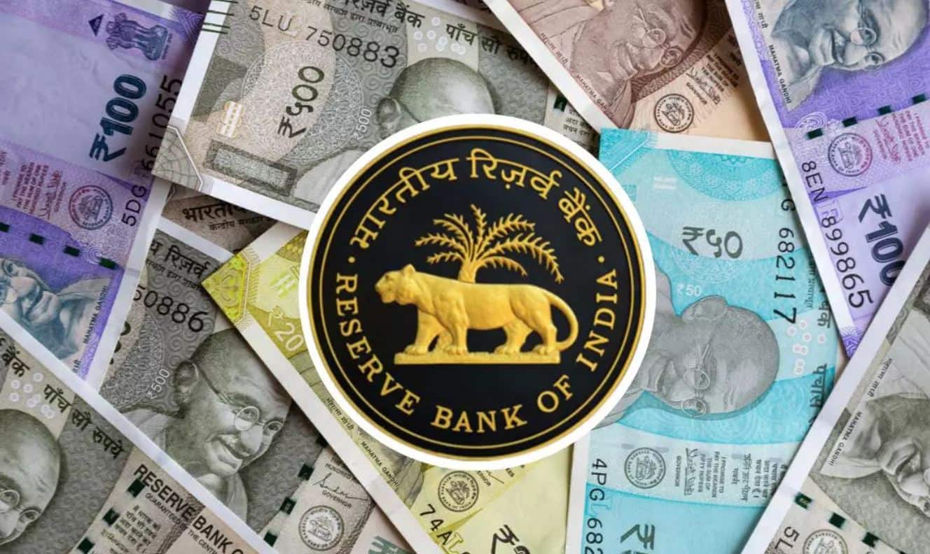 நடுத்தர மக்களுக்கு மீண்டும் அடி... ஏடிஎம் சேவை கட்டணத்தில் கைவைத்த ரிசர்வ் வங்கி!