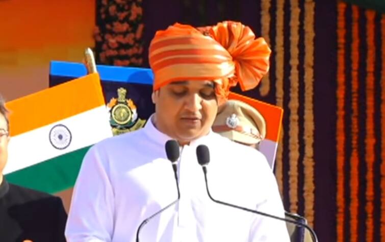 Happy Republic Day 2025 News gujarat home minister harsh sanghvi hoisting flag in gandhinagar Republic Day 2025: ગાંધીનગરમાં ગૃહ રાજયમંત્રી હર્ષ સંઘવીએ કર્યુ ધ્વજવંદન, સંબોધનમાં કહી આ મોટી વાતો...