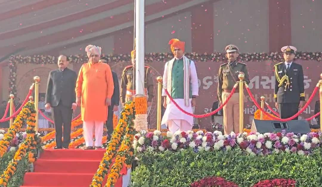 Republic Day 2025: તાપીમાં કરાઇ 76મા પ્રજાસત્તાક પર્વની રાજ્યકક્ષાની દબદબાભેર ઉજવણી CM Bhupendra Patel host Tiranga and state level 76th republic day celebration program in tapi in republic day 2025 Republic Day 2025: તાપીમાં કરાઇ 76મા પ્રજાસત્તાક પર્વની રાજ્યકક્ષાની દબદબાભેર ઉજવણી