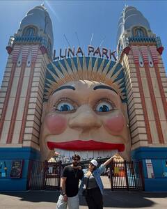 सिडनी में पति जहीर संग रोमांटिक हुईं सोनाक्षी सिन्हा, यूजर्स ने कर दिया ट्रोल, बोलें- ‘इनका हनीमून कब खत्म होगा’