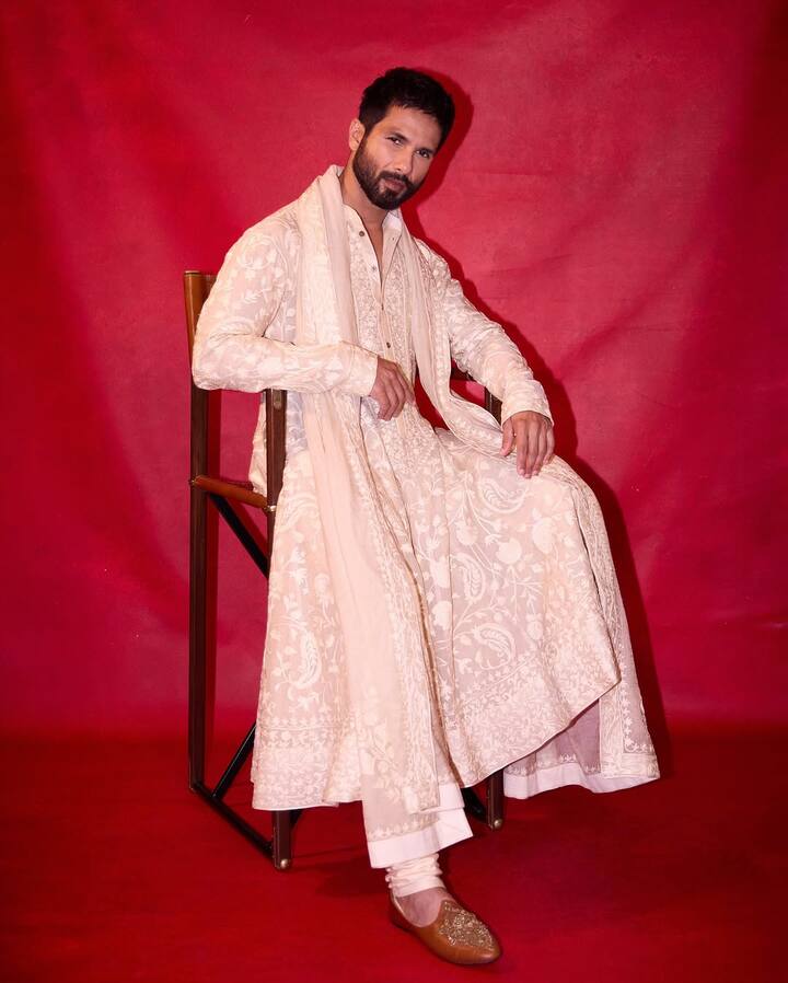 तब शाहिद ने कहा था कि, मेरे साथ ये कबीर सिंह से पहले हुआ था. उस दौरान मुझे लगने लगा था कि मैं बाकियों से कम हूं. उस वक्त एक व्यक्ति के तौर पर मुझे एक ऐसी स्थिति में डाला गया. जहां मुझे ये फील हुआ कि मैं सभी से कम हूं और इस बात को मैं कभी भी एक्सेप्ट नहीं करूंगा.”