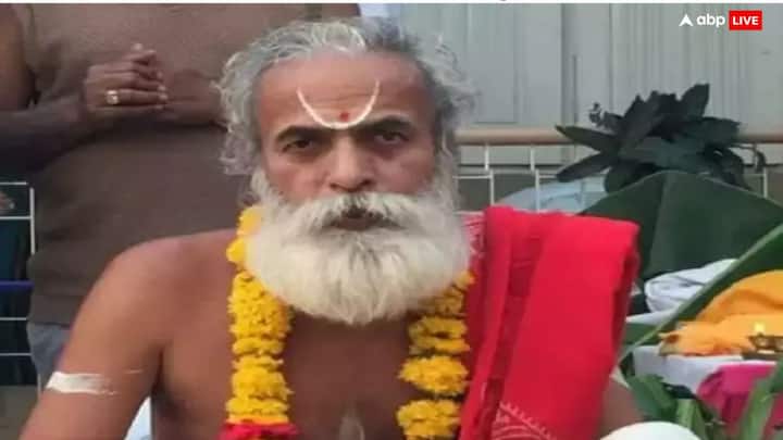 9 दिसंबर 1958 में काशी के रामनगर में जन्में पंड़त आध्यात्म की दनिया में गणेश्वर शास्त्री द्रविड़ जाना माना नाम है.  काशी में इनकी शास्त्रार्थशाला है, जहां शास्त्र, कर्मकांड की विधियां सिखाई जाती है.