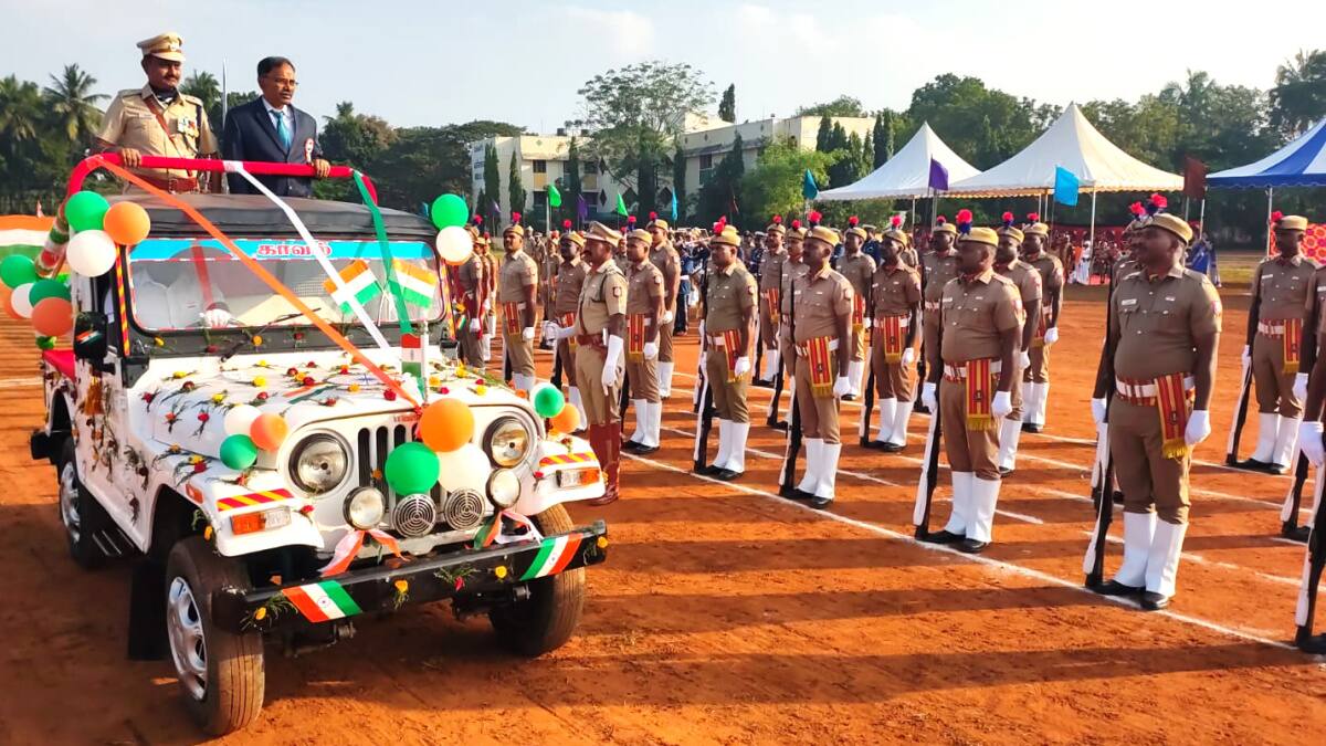 Republic Day 2025 Live: தேசியக்கொடியை அவிழ்த்து பறக்கவிட்டு மரியாதை செலுத்திய மாவட்ட ஆட்சியர் - எங்கே தெரியுமா?