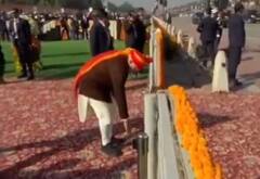 VIDEO: PM મોદીએ કર્તવ્ય પથ પર કચરો ઉપાડીને આપ્યો સ્વચ્છતાનો સંદેશ, સોશિયલ મીડિયા પર વખાણોની વણઝાર