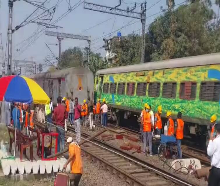 Collision between two trains in Howrah, three coaches derailed from railway track, accident Train Accident: હાવડામાં બે ટ્રેન વચ્ચે ટ્કકર, ત્રણ કોચ રેલવે ટ્રેક પરથી ઉતરી જતાં દુર્ઘટના